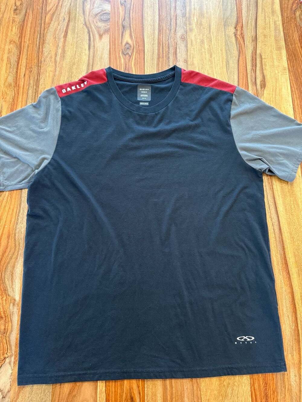 Oakley Metal Graphic T-Shirt Size XL